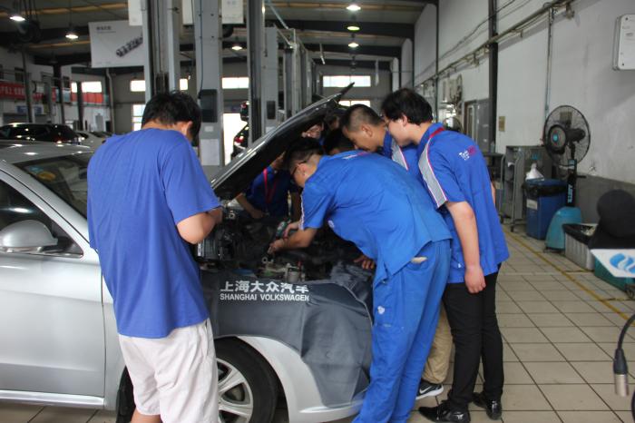 聯合走訪實踐點 不畏酷暑進車間，汽車銷售背后的溫度與擔當
